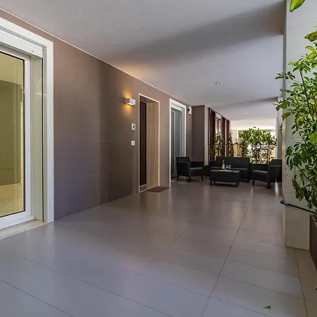 Apartamento Elilux - Zona Policlinico, Garage E Posto Auto *