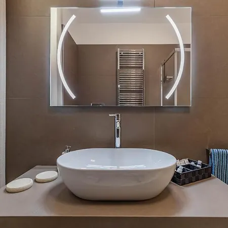 Apartamento Elilux - Zona Policlinico, Garage E Posto Auto *