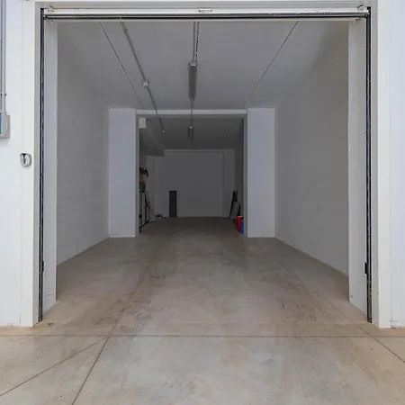 Elilux - Zona Policlinico, Garage E Posto Auto Барі