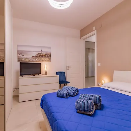 Elilux - Zona Policlinico, Garage E Posto Auto